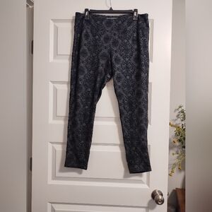 🟢 3/$11 Women's MUDD brand patterned leggings